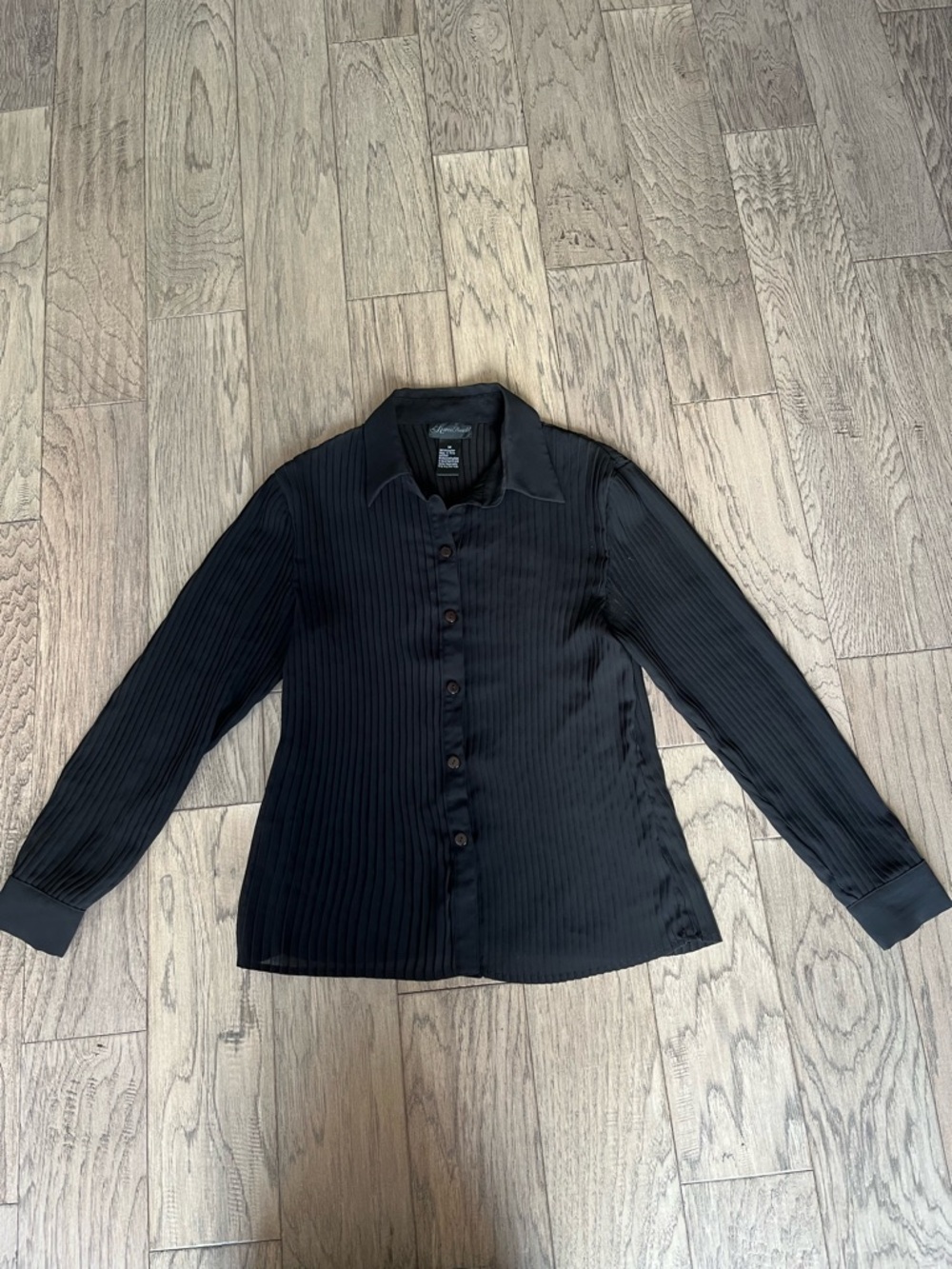 Karen Arnold Black Pleated Long-Sleeve Button-Up Shirt size medium